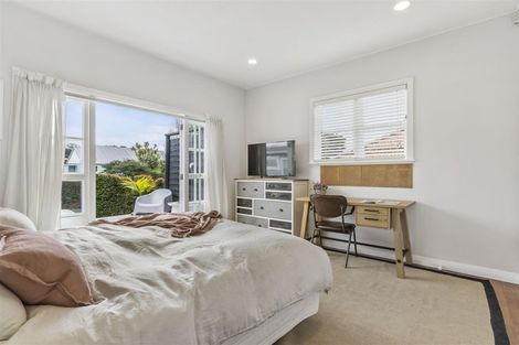 Photo of property in 90 Kiwitea Street, Sandringham, Auckland, 1041