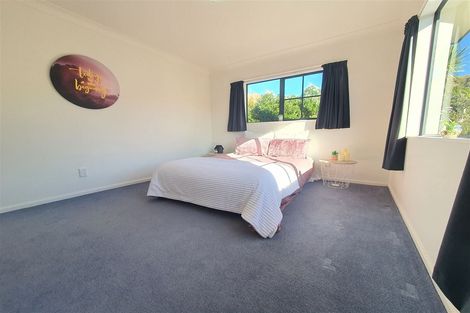 Photo of property in 17 Claverton Grove, Churton Park, Wellington, 6037