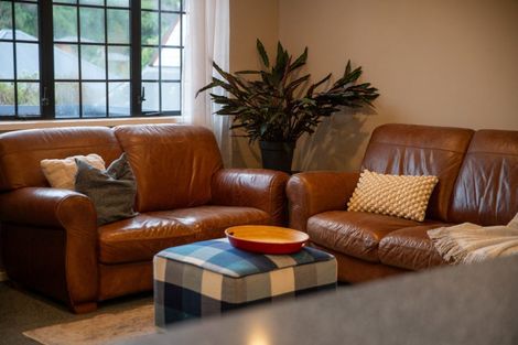 Photo of property in 154a Newlands Road, Newlands, Wellington, 6037