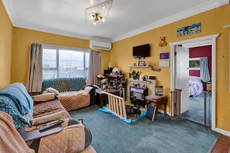 Photo of property in 5 Turuturu Road, Hawera, 4610