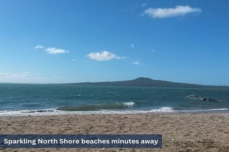 Photo of property in 1/23 Santiago Crescent, Unsworth Heights, Auckland, 0632