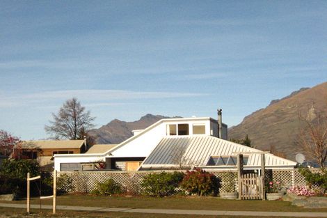 Photo of property in 5 Poplar Drive, Kelvin Heights, Queenstown, 9300
