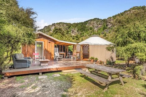 Photo of property in Manuka Grove, 13 Ewing Place, Albert Town, Wanaka, 9305