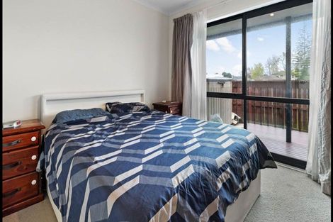 Photo of property in 14 Peachgrove Road, Te Atatu Peninsula, Auckland, 0610