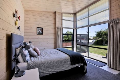 Photo of property in 11 Highfield Place, Highlands Park, New Plymouth, 4312