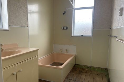 Photo of property in 50 Seaward Road, Edendale, 9825