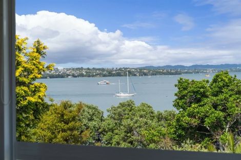 Photo of property in 2/98 Queen Street, Northcote Point, Auckland, 0627