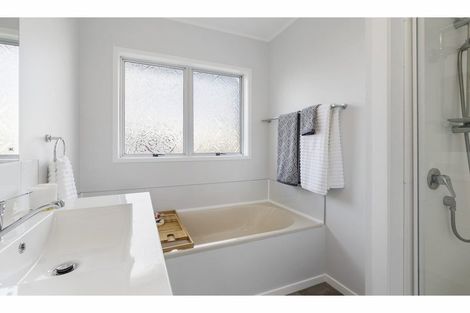 Photo of property in 2/12 Bay Street, Red Beach, 0932