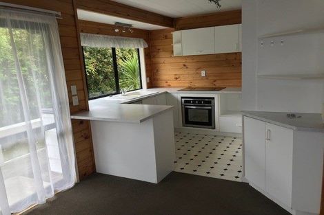 Photo of property in 5 Camilla Grove, Totara Vale, Auckland, 0629