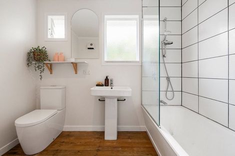 Photo of property in 30 Queen Street, Cambridge, 3434