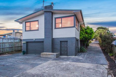 Photo of property in 1/22 Waimumu Road, Massey, Auckland, 0614