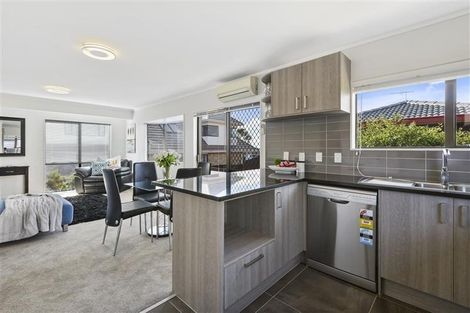 Photo of property in 2/111 Donovan Street, Blockhouse Bay, Auckland, 0600