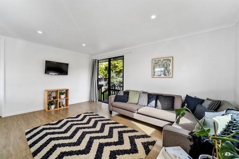 Photo of property in 1/26 Waiora Road, Stanmore Bay, Whangaparaoa, 0932