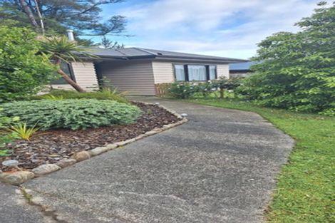 Photo of property in 22 Aragon Grove, Kingsley Heights, Upper Hutt, 5018