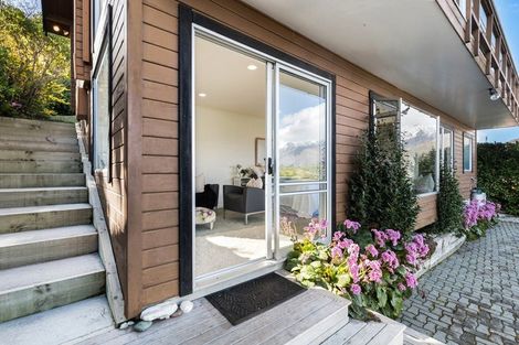 Photo of property in 20 Earnslaw Terrace, Queenstown, 9300