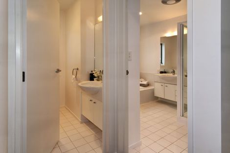 Photo of property in 11e Woodfern Crescent, Titirangi, Auckland, 0604