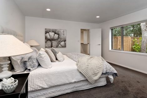 Photo of property in 11e Woodfern Crescent, Titirangi, Auckland, 0604