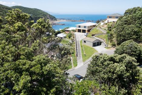Photo of property in 26 Cave Road, Houghton Bay, Wellington, 6023
