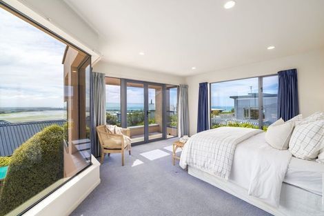 Photo of property in 6 Inverness Lane, Redcliffs, Christchurch, 8081