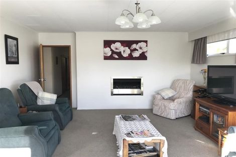 Photo of property in 61 Sheridan Drive, New Lynn, Auckland, 0600