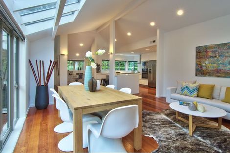 Photo of property in 11e Woodfern Crescent, Titirangi, Auckland, 0604
