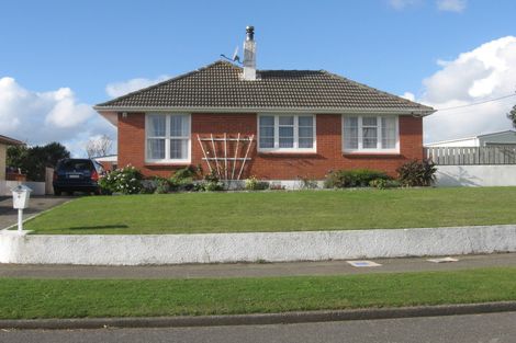 Photo of property in 4 Somerset Place, Cannons Creek, Porirua, 5024