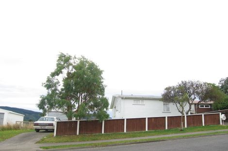 Photo of property in 5 Mount Marua Drive, Timberlea, Upper Hutt, 5018