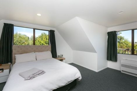 Photo of property in 3 Lindaver Grove, Merrilands, New Plymouth, 4312