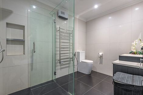 Photo of property in 2 Tutakarae Road, Kelvin Grove, Palmerston North, 4470