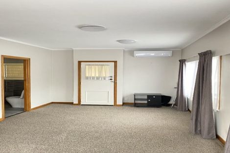 Photo of property in 193 Glenfield Road, Hillcrest, Auckland, 0627
