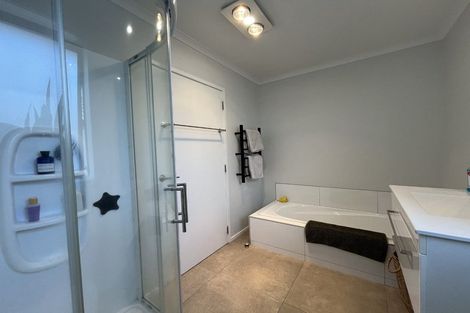 Photo of property in 10 Discovery Place, Marfell, New Plymouth, 4310