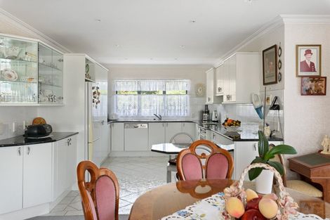 Photo of property in 16 Waimanu Bay Drive, Te Atatu Peninsula, Auckland, 0610