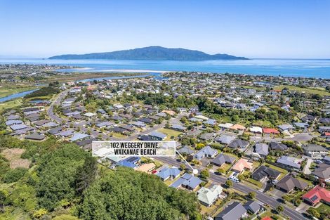 Photo of property in 102 Weggery Drive, Waikanae Beach, Waikanae, 5036