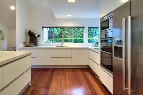 Photo of property in 11e Woodfern Crescent, Titirangi, Auckland, 0604
