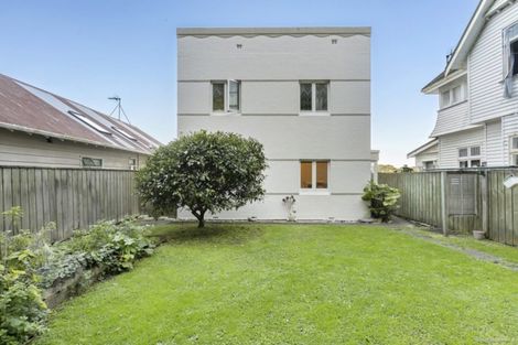 Photo of property in Ambassador Flats, 3/7 Maurice Terrace, Te Aro, Wellington, 6011