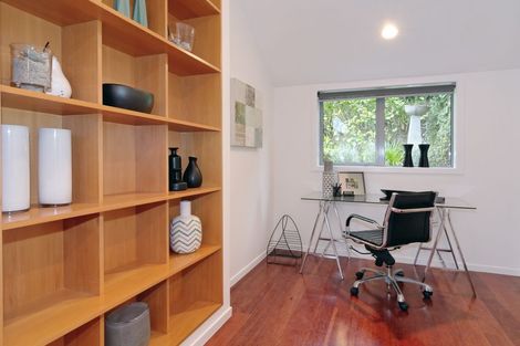 Photo of property in 11e Woodfern Crescent, Titirangi, Auckland, 0604