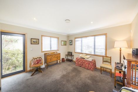 Photo of property in 56 Ruapehu Drive, Fitzherbert, Palmerston North, 4410