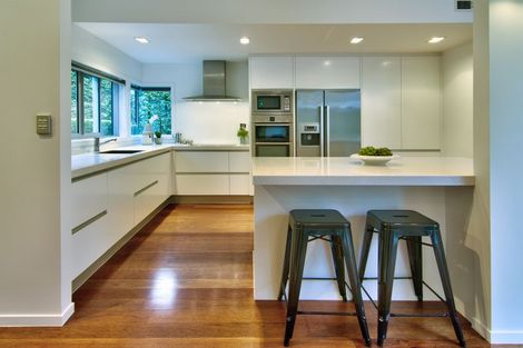 Photo of property in 11e Woodfern Crescent, Titirangi, Auckland, 0604