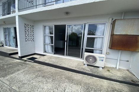 Photo of property in 40 West Coast Road, Glen Eden, Auckland, 0602