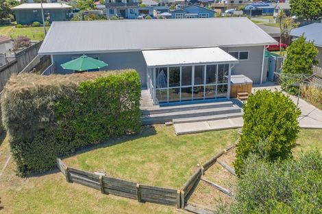 Photo of property in 63 Kahukura Avenue, Waitarere Beach, Levin, 5510