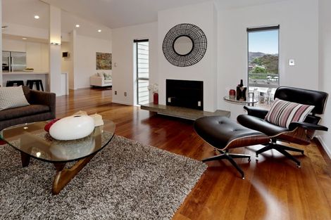 Photo of property in 11e Woodfern Crescent, Titirangi, Auckland, 0604