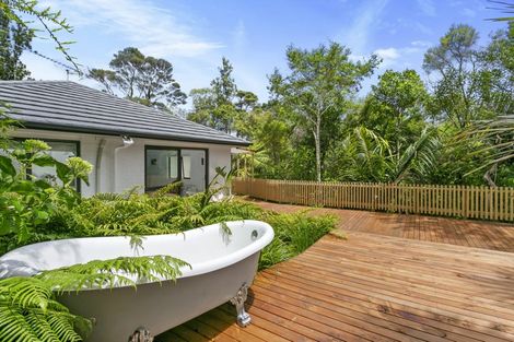 Photo of property in 228 Mountain Road, Henderson Valley, Auckland, 0612