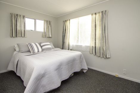 Photo of property in 6 Forbes Place, Kelvin Grove, Palmerston North, 4414