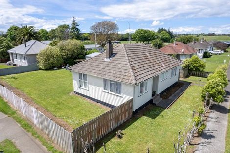 Photo of property in 1 Robertshawe Crescent, Dannevirke, 4930