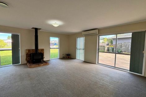 Photo of property in 52 Kurnell Drive, Botany Downs, Auckland, 2010