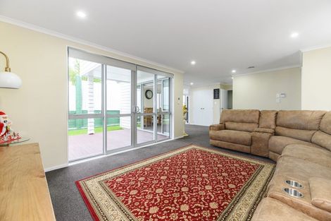 Photo of property in 20d Kelwyn Road, Kelston, Auckland, 0602
