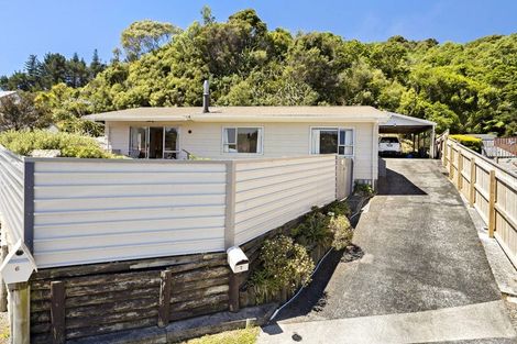 Photo of property in 7 Takanini Grove, Stokes Valley, Lower Hutt, 5019