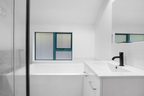 Photo of property in 4 Libra Place, Kawaha Point, Rotorua, 3010