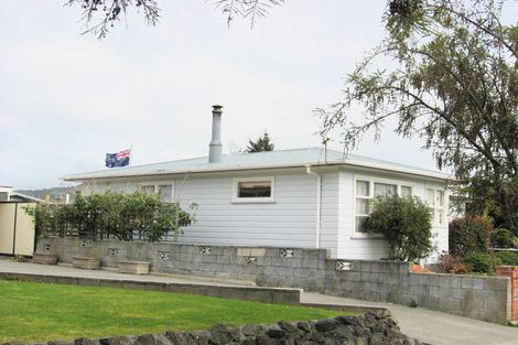 Photo of property in 4 Pencarrow Crescent, Wainuiomata, Lower Hutt, 5014
