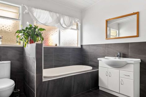 Photo of property in 111 Iranui Road, Inner Kaiti, Gisborne, 4010